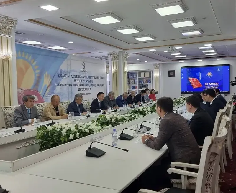 круглый стол Есиль Конституция