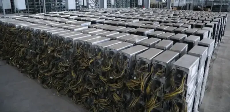 Экс-руководителя поста «СЭЗ «Сары-Арка» осудили за контрабанду криптовалютного оборудования