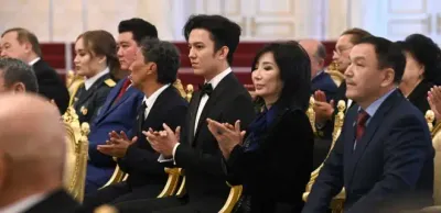 Президент наградил казахстанцев, отметившихся трудом и заслуживших уважение в народе