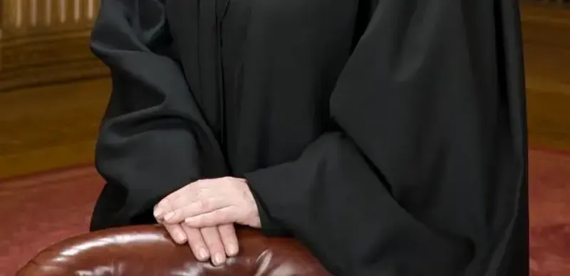 Уволенным за профнепригодность судьям разрешат работать на госслужбе