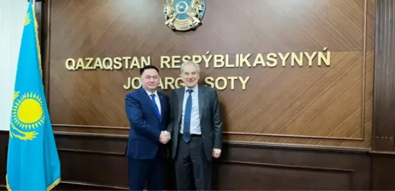 Асламбек Мергалиев встретился с председателем суда МФЦА Лордом Мансом