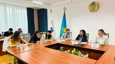 студенты в офисе УПЧ