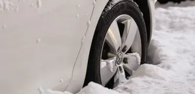 С 1 декабря водителей начали штрафовать за летние покрышки