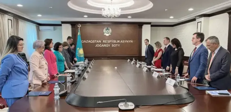 Верховный cуд посетила делегация Международного союза нотариата