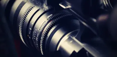 Охранника ТРЦ наказали за препятствование журналистам