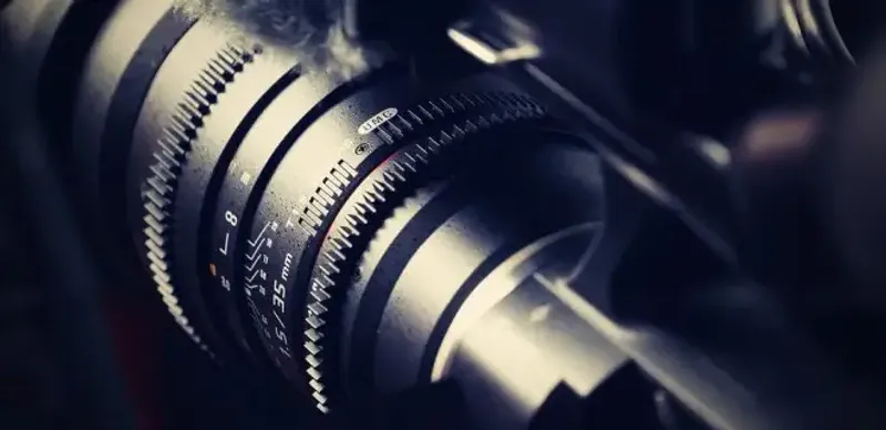 Охранника ТРЦ наказали за препятствование журналистам